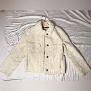 White fluffy jacket hot sale zara